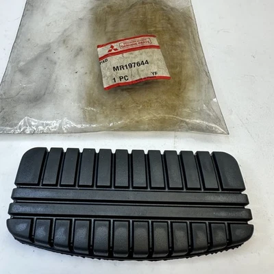 Pastilla de goma de freno automática Mitsubishi Carisma Space Star genuina MR197644 Foto 1 de 4