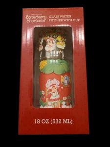 Jarra de agua de vidrio Strawberry Shortcake 18 oz con taza 8 oz - Nueva en caja - Imagen 1 de 6