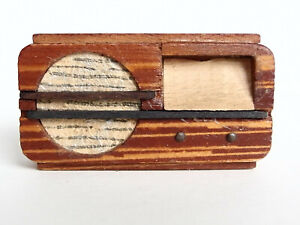 Kleines Radio aus Holz für die Puppenstube um 1930