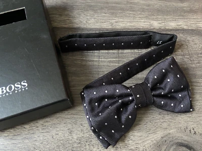 HUGO BOSS Seda Punto de Perno Pajarita Hecho en Italia Nuevo en Caja - Imagen 1 de 4