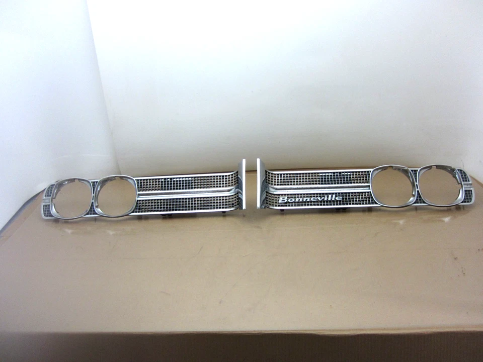 Pontiac Bonneville 1969 montaje de parrilla delantera Foto 1 de 4