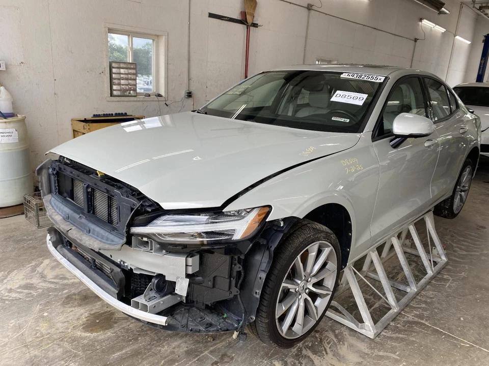 Used Front Left Seat Belt Front fits: 2021 Volvo S60 driver retractor Front Left Foto 1 de 4