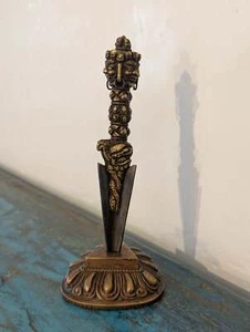 Piccolo,Aber Molto Fine Tibet. Bronzo Phurba Con Stand, 2-farbig, Uno - Foto 1 di 5