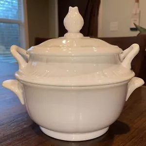 Williams-Sonoma Antique White Soup Tureen w/ Lid Ceramic Serving Dishwasher Safe - Picture 1 of 15