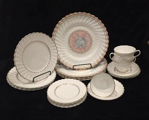 Schönes 5-teiliges Gedeck ROYAL DOULTON für 4 Personen, 20 Teile, Neu (2) - Bild 1 von 11