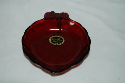 Vintage Anchor Hocking Royal Ruby Red Glass Leaf Shaped Ashtray 5-1/4" x 4-1/2" - Image 1 of 4