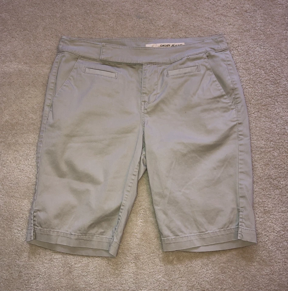 Bermudas chinas caqui DKNY pantalones cortos para caminar talla 8 panel plano 10" entrepierna cintura 31” Foto 1 de 4