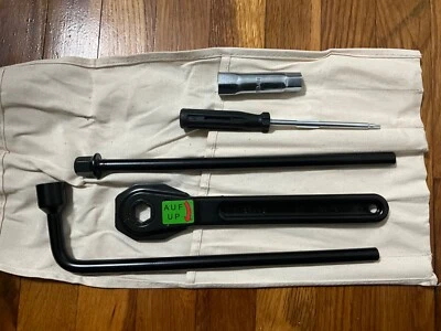MERCEDES BENZ METRIS VAN TOOL SET WITH TOW BAR BRAND NEW - Image 1 of 4