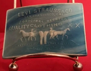 Azul y Blanco Levi Strauss & Co San Francisco Ca Hebilla de Cinturón Artesanal Tallado? - Imagen 1 de 10