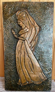 Gehämmertes KUPFERRELIEF geprägter Wandbehang KUNSTPLAKETTE Dame betet beten Gebet - Bild 1 von 12