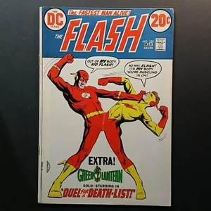 1973 The Flash DC Comic Book #220 "Duel for a Death-List" - Picture 1 of 3