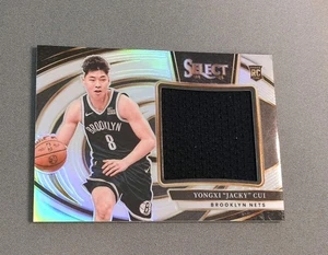 Parche Jumbo Panini Select 2024-25 - Yongxi "Jacky" Cui Silver Rookie - Redes - Imagen 1 de 3