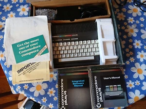 Computer vintage Commodore Plus 4 plus/4 64K CIB COMPLETO DI SCATOLA TESTATO! - Foto 1 di 19