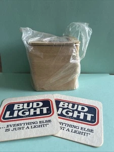 100 Vintage Bud Light Bierdeckel "...alles andere ist nur ein Licht" Neu - Bild 1 von 3