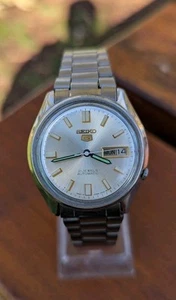 1980's Seiko 5 Automatic Men's Watch with Rare Dial all original & Working Good - Picture 1 of 8