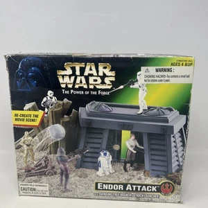 Nuovo Vecchio Stock Kenner Star Wars Power of The Force Endor Attack 1997 Playset - Foto 1 di 7
