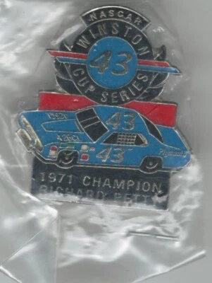 Prendedor Richard Petty campeón de la Copa Winston 1971 NASCAR nuevo en paquete RJR Foto 1 de 2