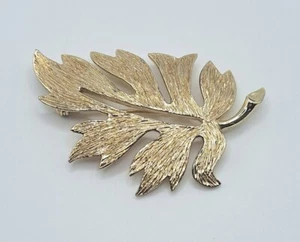 Vintage Signed Emmons Gold Tone Leaf Brooch - Picture 1 of 11