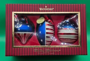 Juego de 3 adornos navideños coleccionables Waterford 2006 "bandera roja, blanca, azul" - Imagen 1 de 7