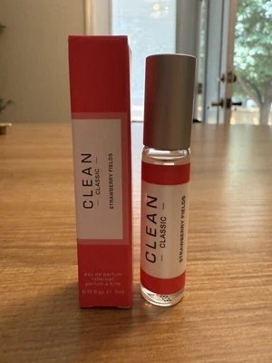 NUEVO EN CAJA LIMPIO CLÁSICO STRAWBERRY FIELDS EAU DE PARFUM ROLLERBALL TAMAÑO DE VIAJE .17 OZ Foto 1 de 2