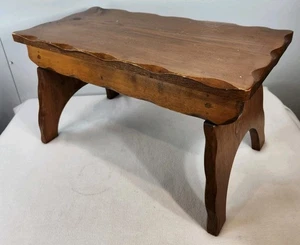 Vintage Primitive Pine Wood Stained Ruffled Edge Chippy Step Stool Childs Bench - Picture 1 of 17