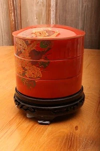 Scatole scaldavivande impilabili rotonde policrome rosse asiatiche 3 livelli base nera - Foto 1 di 8