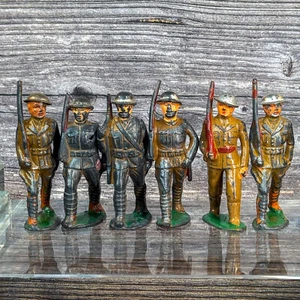 Vintage Lot (6) Blei marschierende Soldaten Manoil Barclay Stil mit Gewehren Dimestore #68 - Bild 1 von 12
