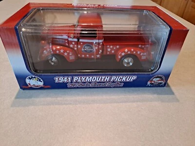Crown Premiims: 2002 Sturgis 1941 Plymouth Pickup: escala 1/24: nuevo en caja Foto 1 de 4