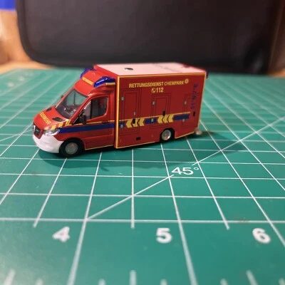 Ambulancia Rietze escala HO 1:87 Mercedes Sprinter alemana Chempark Foto 1 de 4
