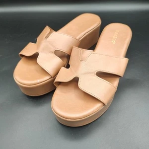 BAMBOO Shoes Tan Brown Platform Sandals Women's 7/EU37 Slip On 2" Heel Manmade - Imagen 1 de 9