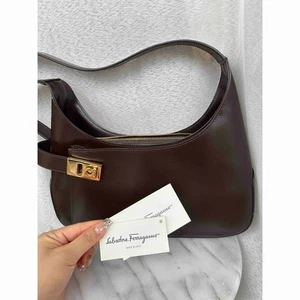 Echte gebrauchte Ferragamo Gancini Schultertasche dunkelbraun Leder Handtasche - Bild 1 von 9