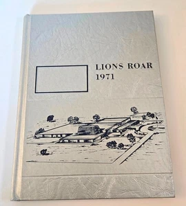 Lyons High School Lions Roar 1971 High School Yearbook, Lyons, Kansas - Bild 1 von 7
