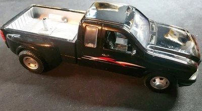 1/32 Scale Diecast Ford F-350 Dually NewRay Black 5th Wheel Graphic 8' ** - Image 1 of 4