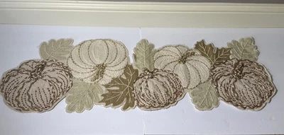 Tahari Corredor de Mesa Cuentas Perla Calabaza Hoja Acción de Gracias 39" Largo 13.5" Ancho Foto 1 de 4