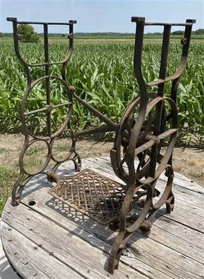 Treadle Sewing Machine, Cast Iron Base, Industrial Age Singer Steampunk PU - Image 1 of 4