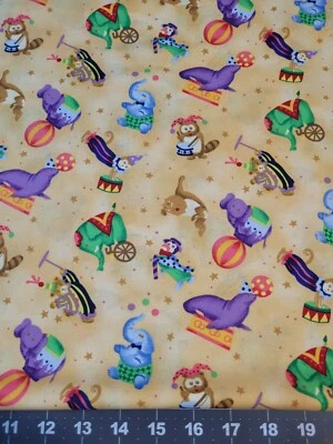 Tela artesanal de edredón de algodón con estampado de animales de circo de parte superior grande de Fabri-Quilt 2 yardas Foto 1 de 2