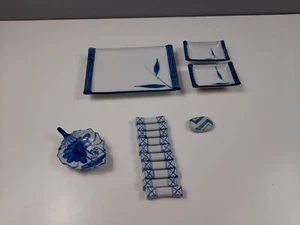 Various Blue & White Oriental Items - Chopstick Rests - Aroonsit Leaf Dish - Picture 1 of 16