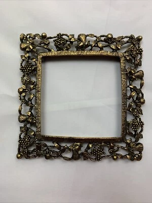 Marco de fotos vintage Celeste de latón envejecido hojas de uvas ornamentadas cuadradas de 5 1/4" Foto 1 de 4