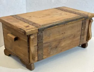 Vintage Holz Truhe Aufbewahrungsbox Messing Riemen Deckel 18 x 10 x 8 hohe Griffe Beine LESEN!! - Bild 1 von 12