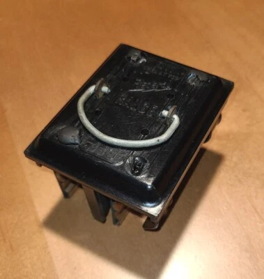 FPE FEDERAL PACIFIC FEDERAL NO ARK 602 GAMA 60AMP PORTAFUSIBLES EXTRAÍBLE Foto 1 de 4