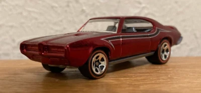 Pontiac GTO 1:64 modelo Hot Wheels Classics serie 3 #27-30 '69--rojo Spectraflame Foto 1 de 4