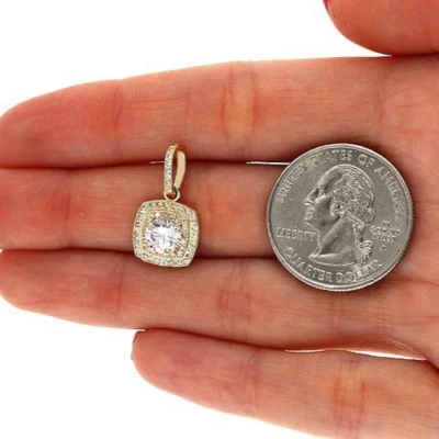 Colgante con forma cuadrada de halo doble de 1,25 quilates en oro amarillo de 10 quilates Foto 1 de 4