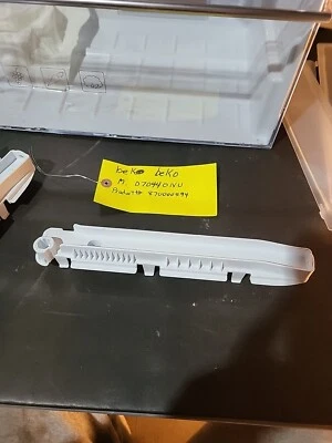 Riel guía deslizante Beko incorporado para cajón de nevera 575006 L pieza genuina Foto 1 de 4