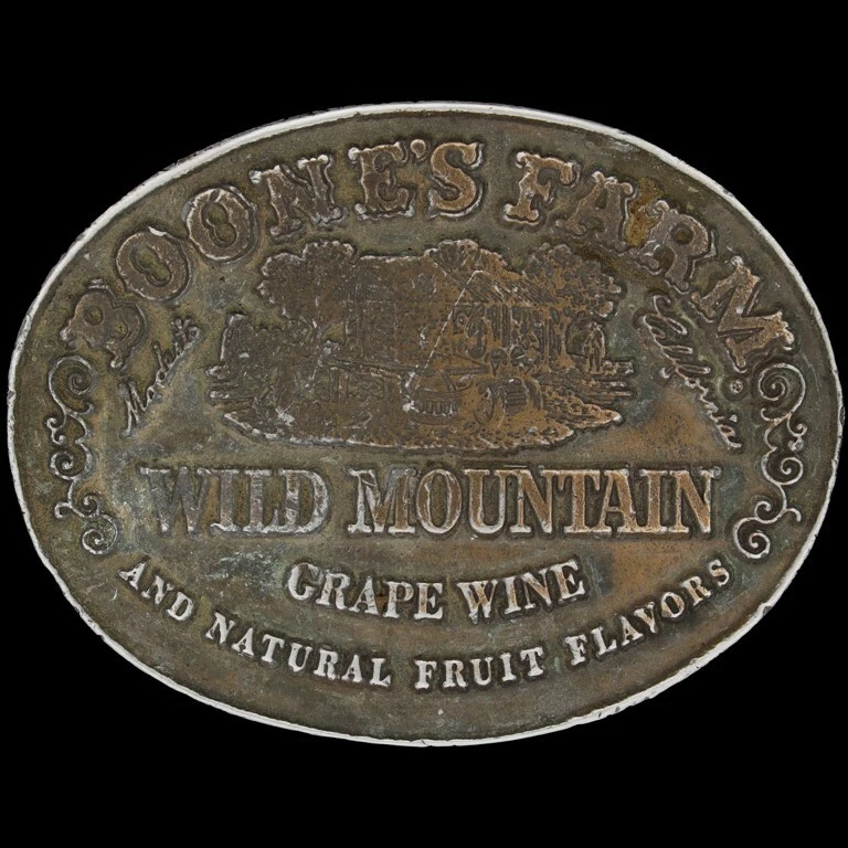 Boones Farm Mountain Grape Wine Fruit Drinking Bar Party 70s Vintage Belt Buckle - Imagem 1 de 2