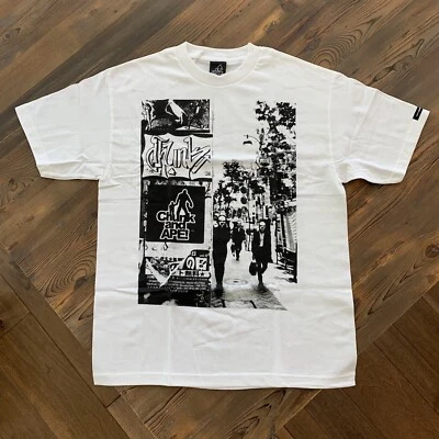 Rara Camiseta Masculina Vintage Chunk and Ape 'Shibuya' Branca 2008 - Autêntica Era $45 - Imagem 1 de 3