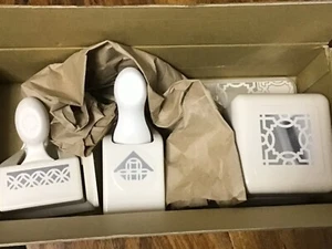 Neu Set 3 x MARTHA STEWART Moderne Girlande Eckbordüre BASTELN STANZEN & Magnet - Bild 1 von 3