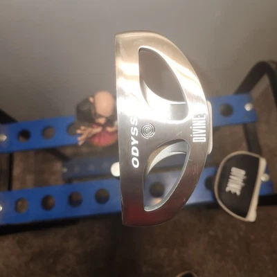 Паттер Odyssey Divine с дамской рукояткой Odyssey LH 33 дюйма почти как новый  - Изображение 1 из 4