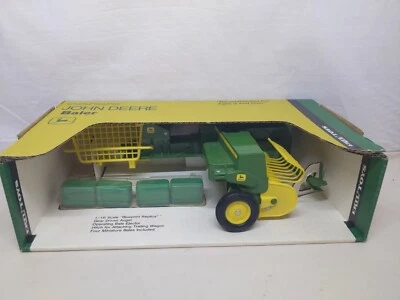 1/16 Ertl Farm Toy John Deere Square Baler Tractor Implement - Image 1 of 4