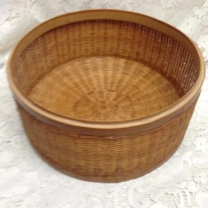 Vintage Sewing Basket, Fruit Basket, Egg Basket, Flower Basket. 5.5in H x 11in D - Bild 1 von 6