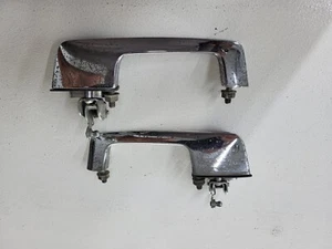 1967-70 Dodge Plymouth A B-Body; Front Outer Door Handle Set; silver buttons - Bild 1 von 3